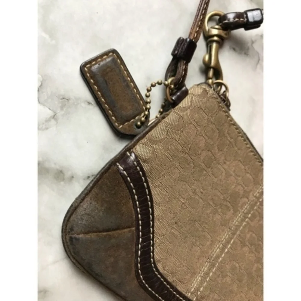 Coach • Tan Brown Signature C Wristlet